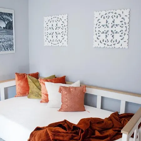 Mediterrane Nahe Hbf Mit Domblick * Бремен