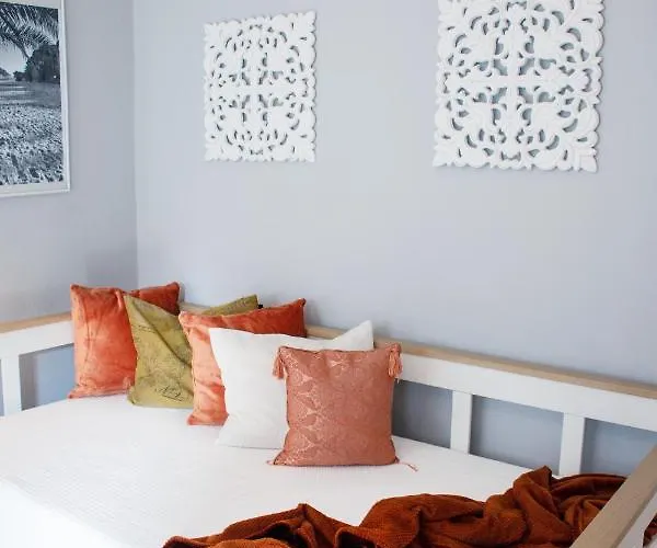 Mediterrane Nahe Hbf Mit Domblick * Бремен